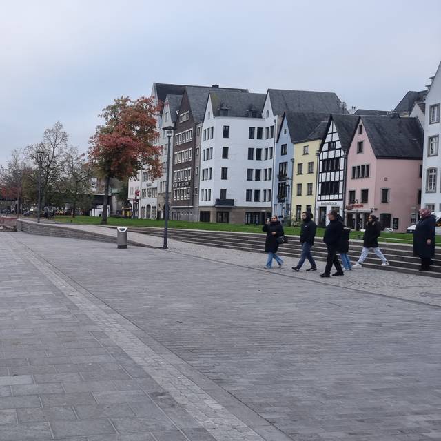 Die neue Kragplatte am Altstadt-Rheinufer in Köln