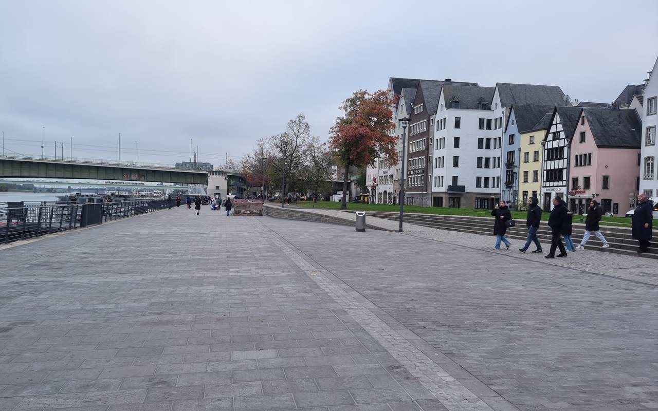 Die neue Kragplatte am Altstadt-Rheinufer in Köln