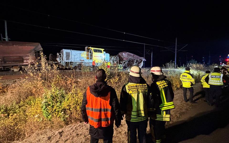 Güterzug stößt mit Bauzug zusammen