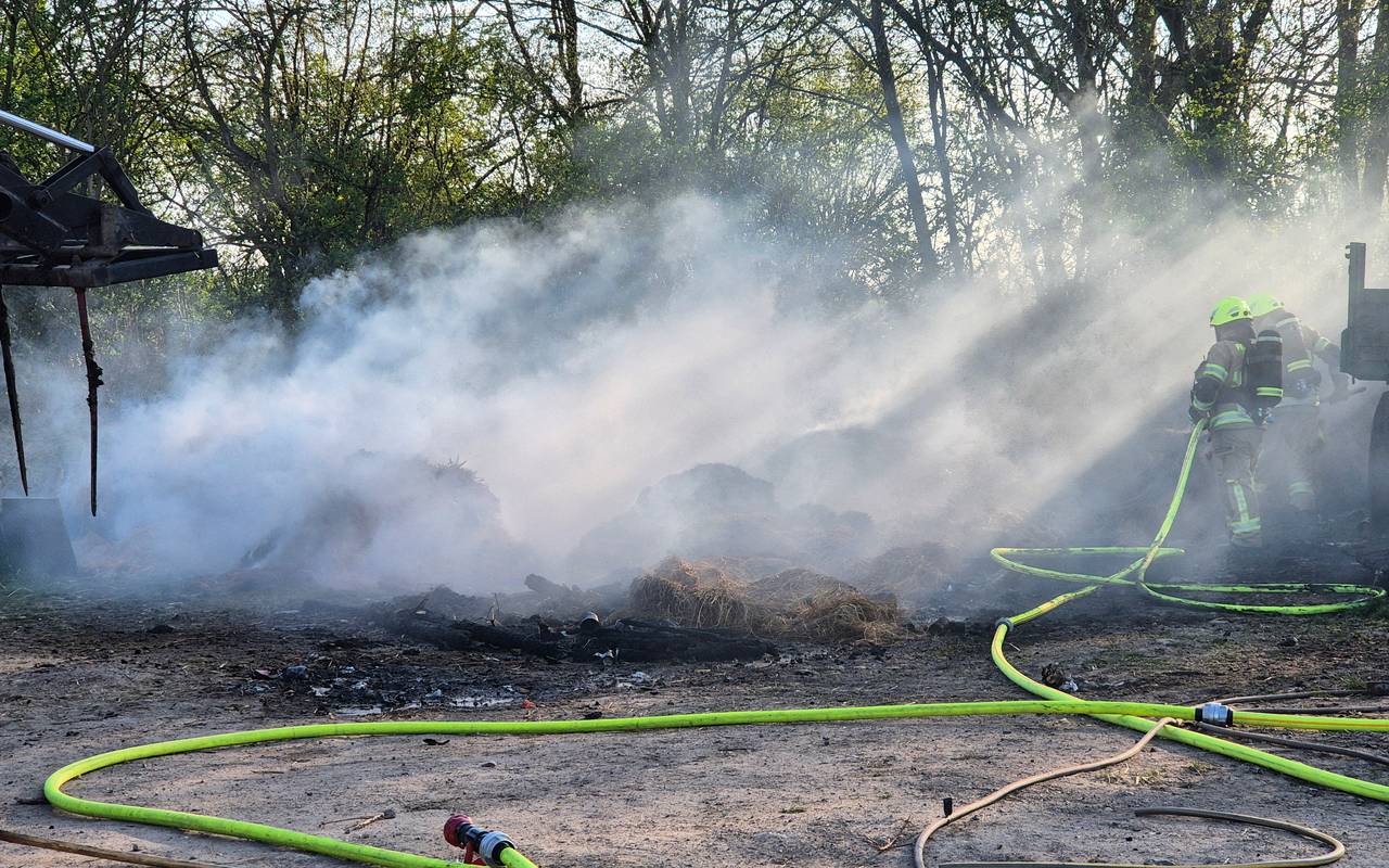 Löscharbeiten in Pulheim