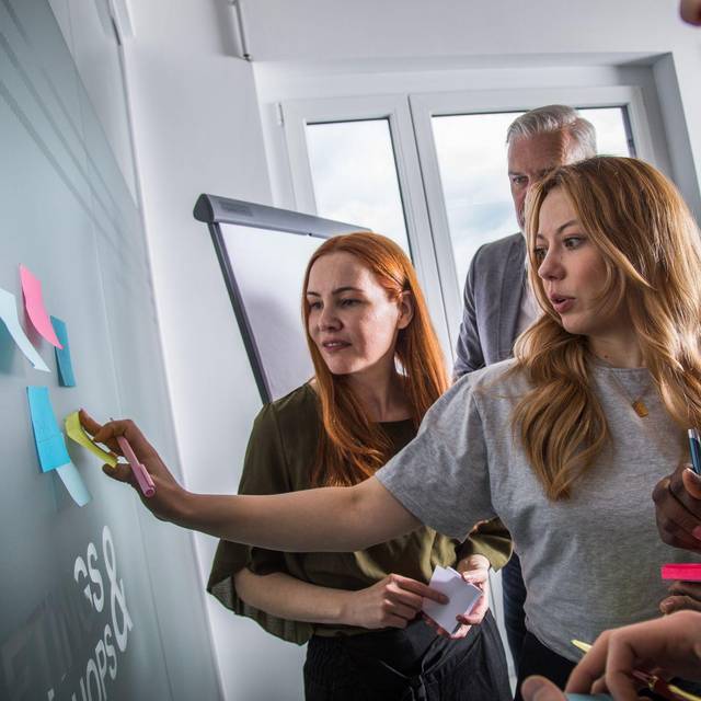 Arbeitsgruppe im Büro