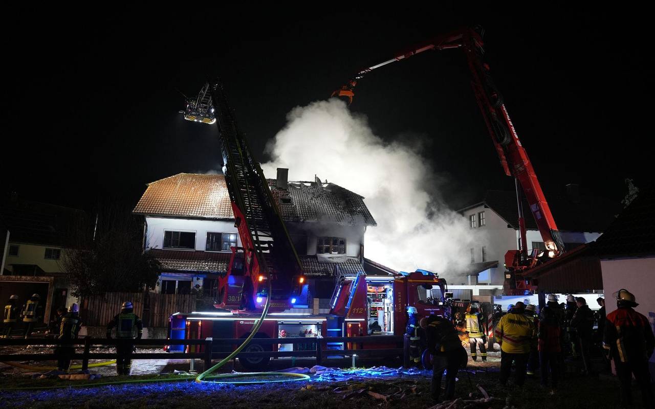 Doppelhaushälfte in Vollbrand