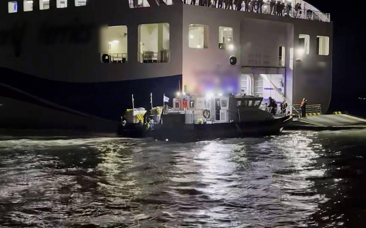 Südkoreanische Fähre auf Grund gelaufen