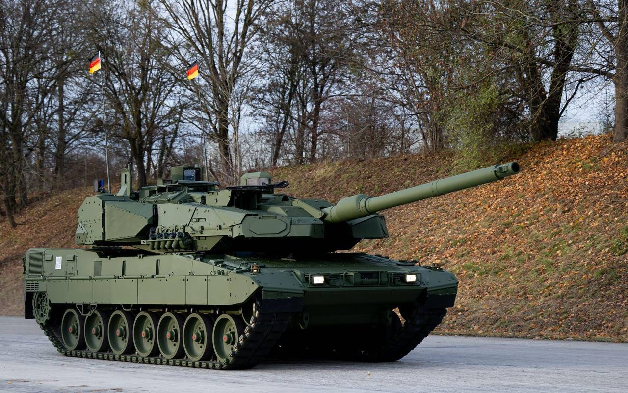 Roll-Out Leopard 2A8 und Panzerhaubitze 2000