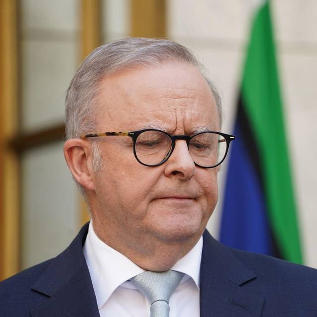 Premierminister Albanese hält Pressekonferenz