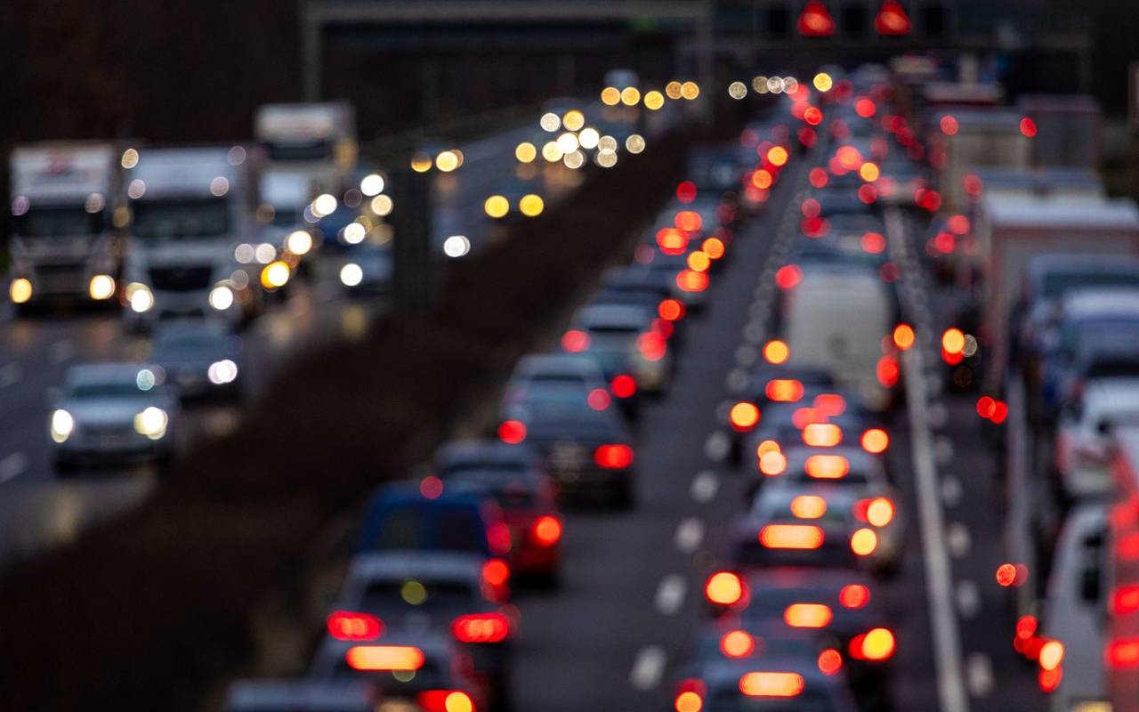 Weihnachtsreiseverkehr auf der Autobahn