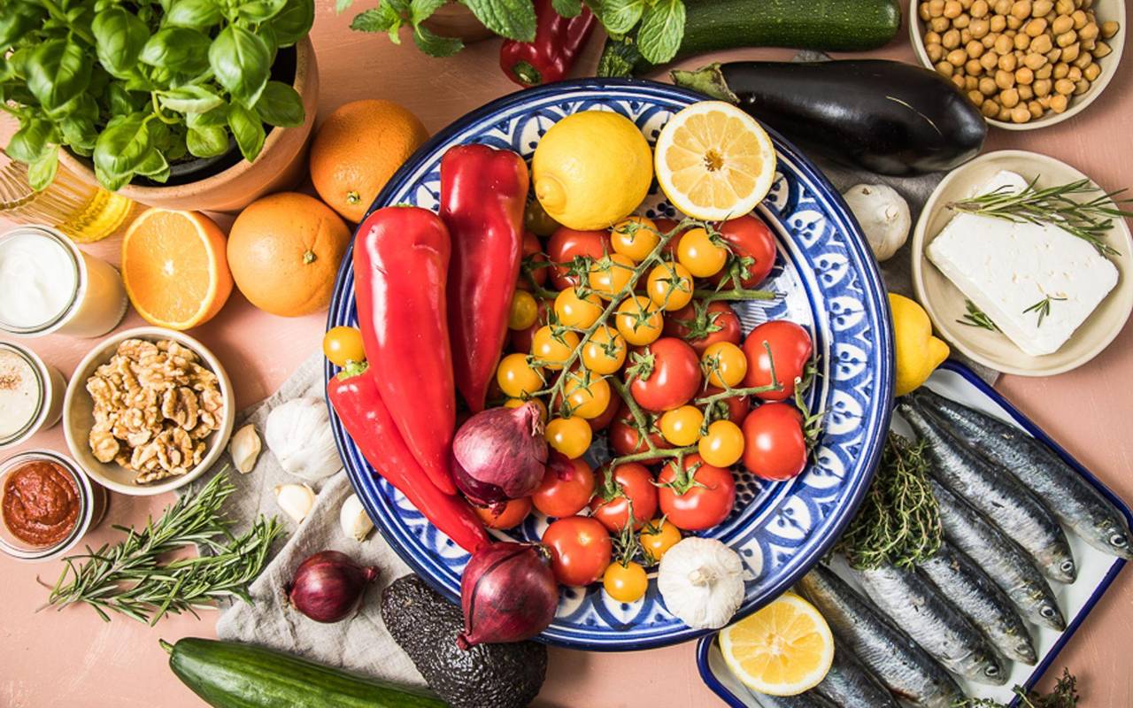 Verschiedene Zutaten der mediterranen Küche