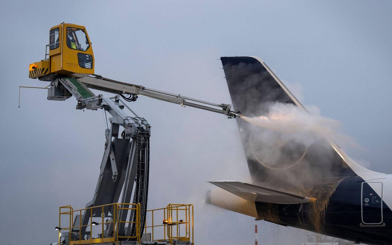 Flugzeugenteisung auf dem Frankfurter Flughafen