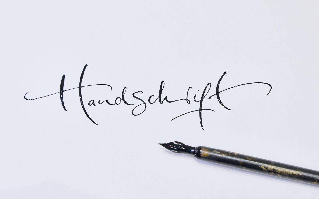 Das Wort «Handschrift» steht auf einem Blatt Papier
