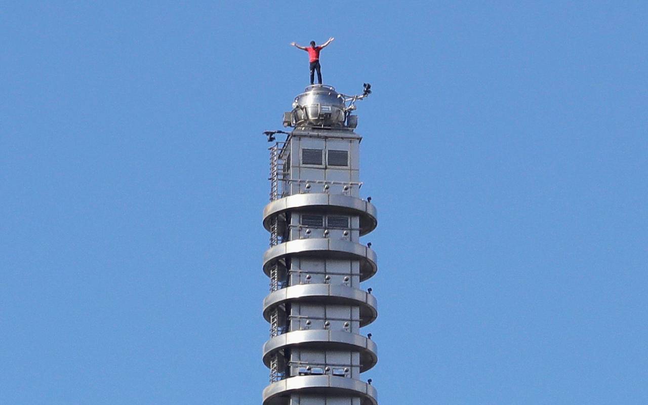 Freeclimber Honnold klettert auf Wolkenkratzer