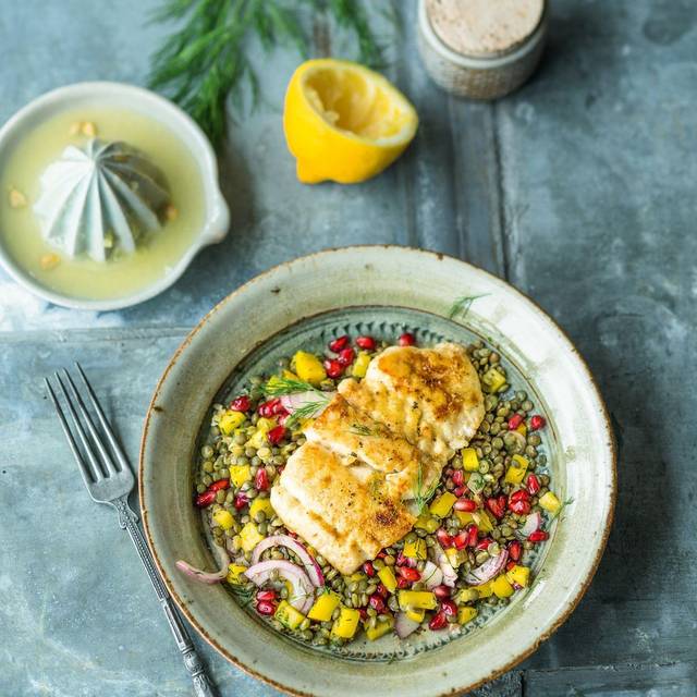 Fruchtiger Linsensalat mit Fisch