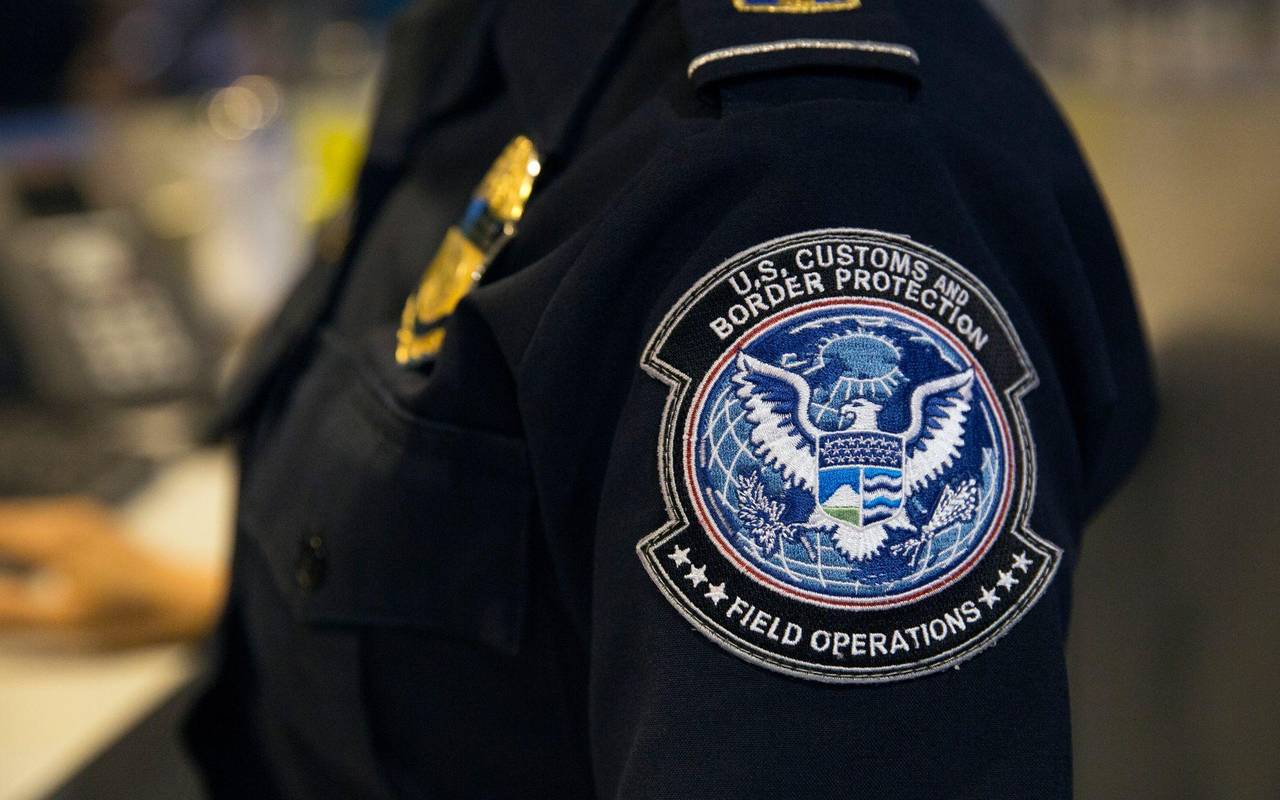 Beamter der US Customs and Border Protection (CBP)