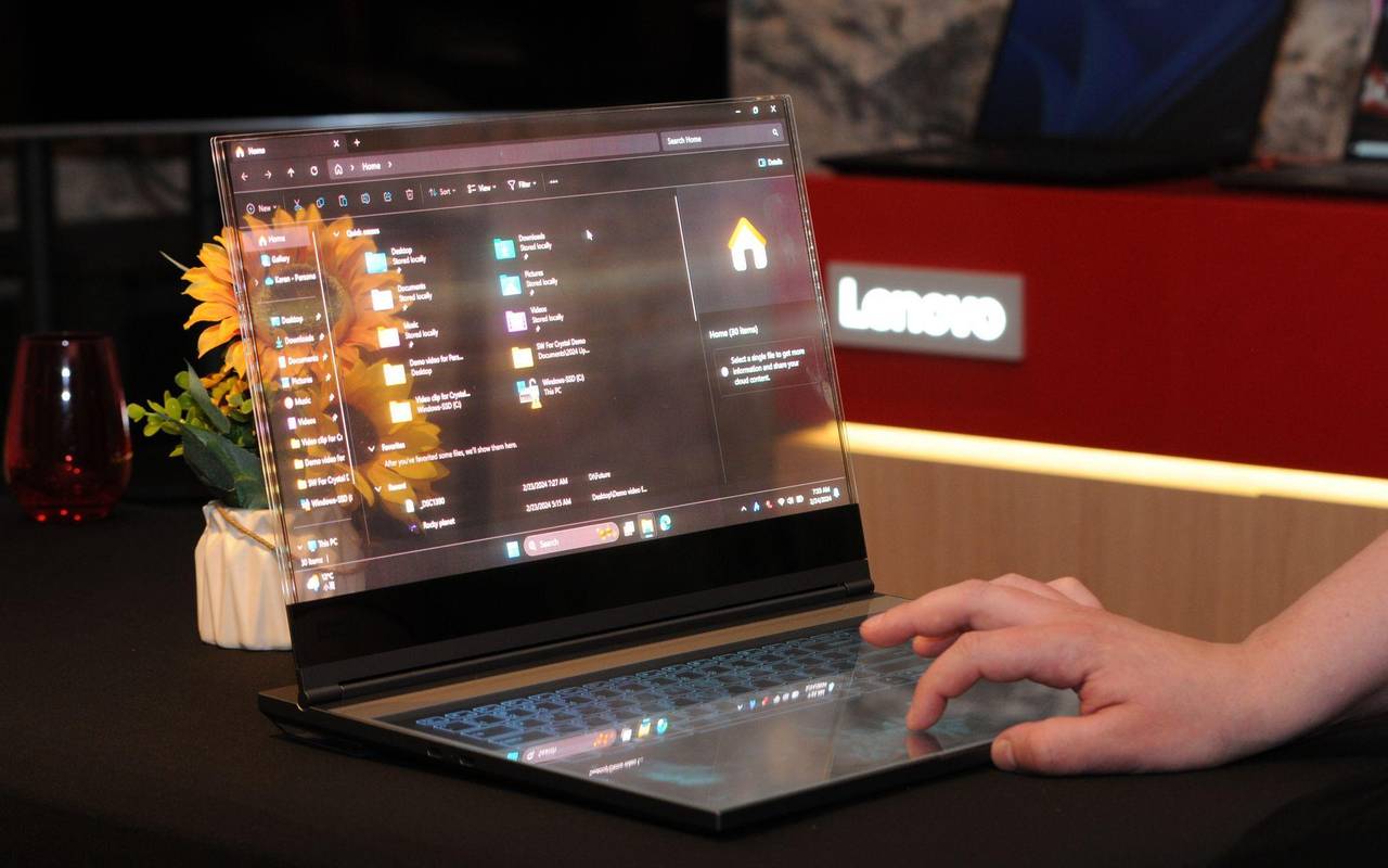 Laptop mit durchsichtigem Bildschirm