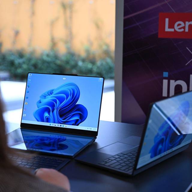 Lenovo-Laptops mit zwei Bildschirmen