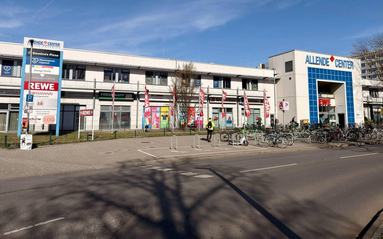 Wildschwein in Einkaufszentrum in Berlin-Köpenick