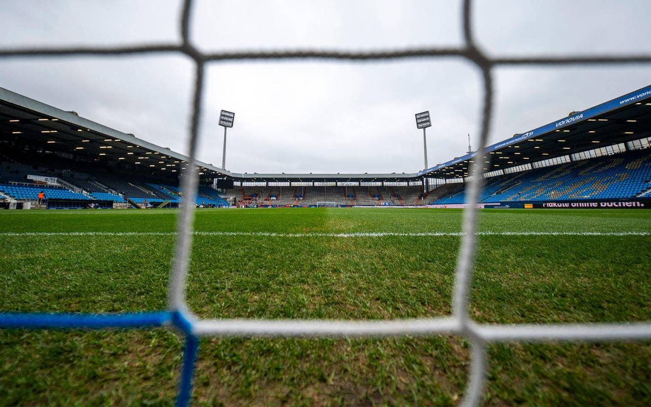 Fußballtor stürzt auf Kind - tot