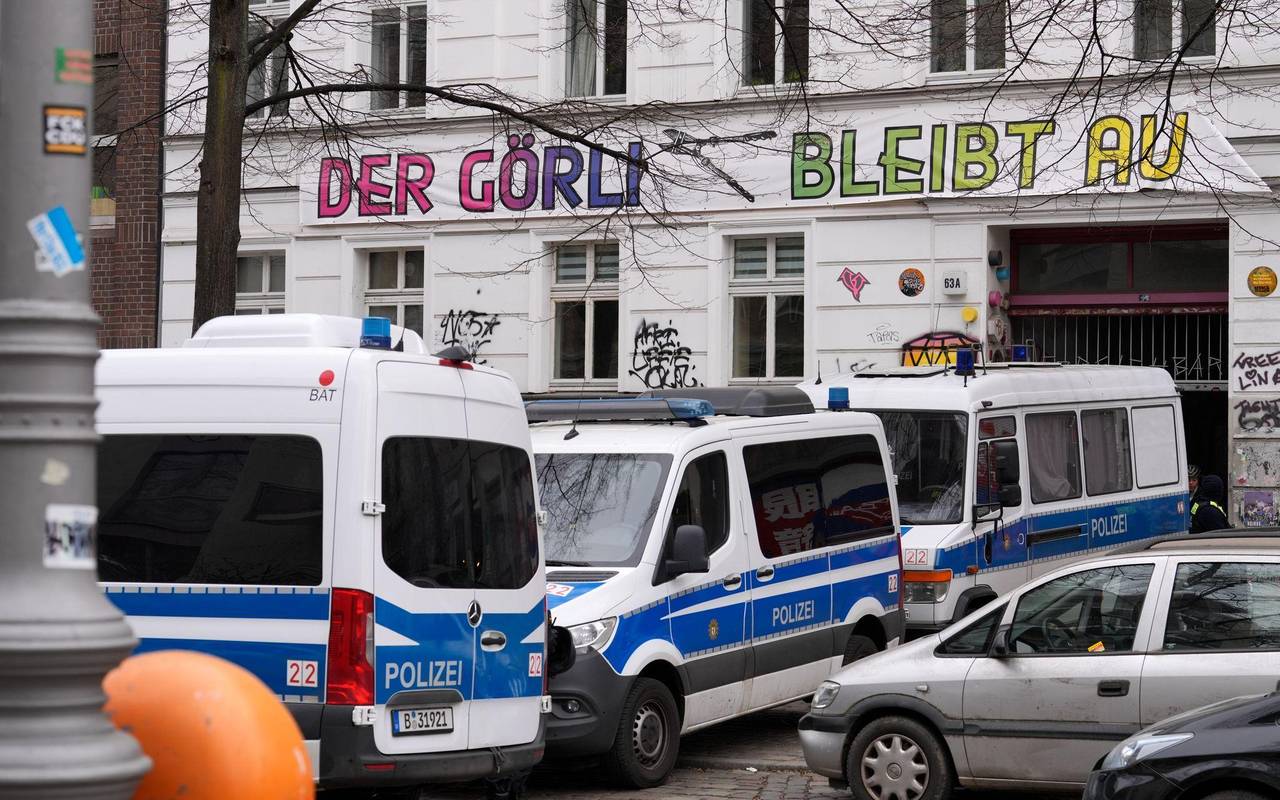 Razzia nach Anschlag auf Strommasten im September in Berlin