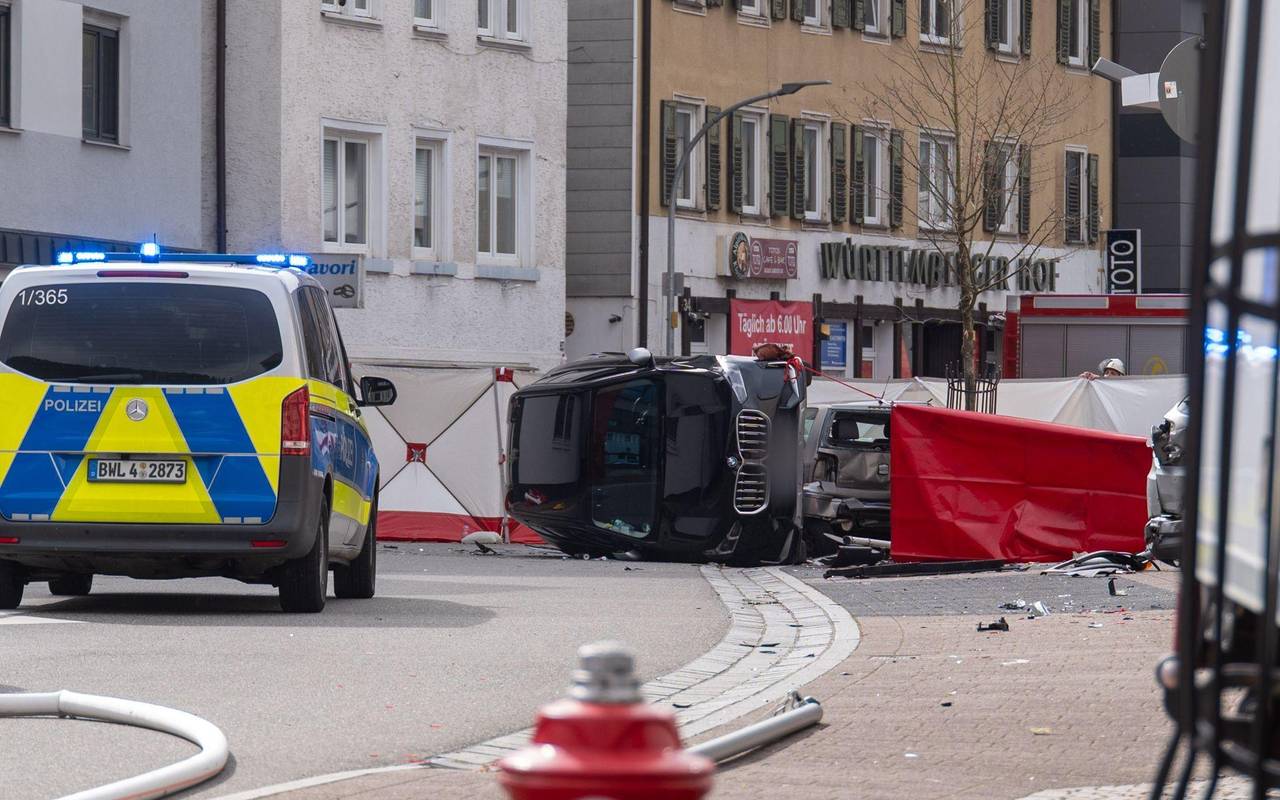 Lastwagen erfasst Mutter und Kind - beide tot