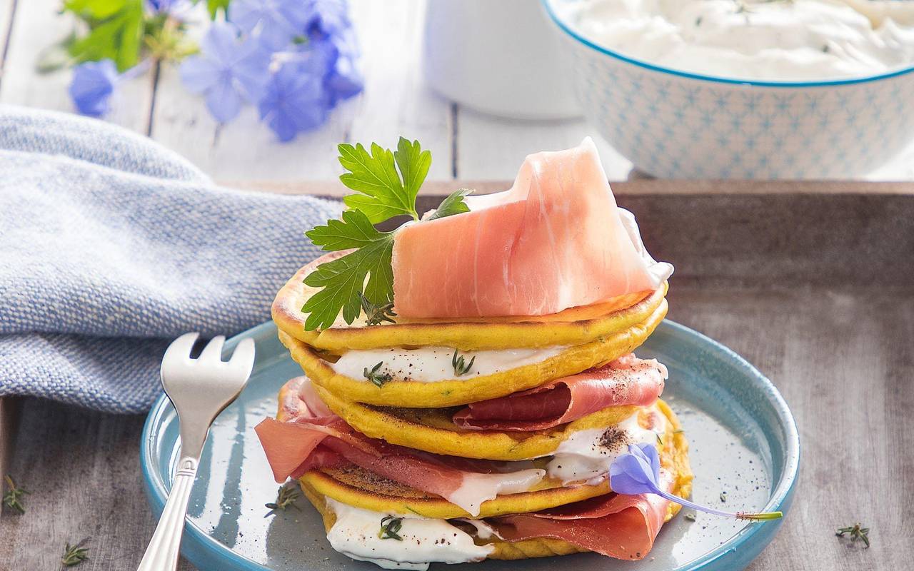 Kräuterpfannkuchen mit Parmaschicken