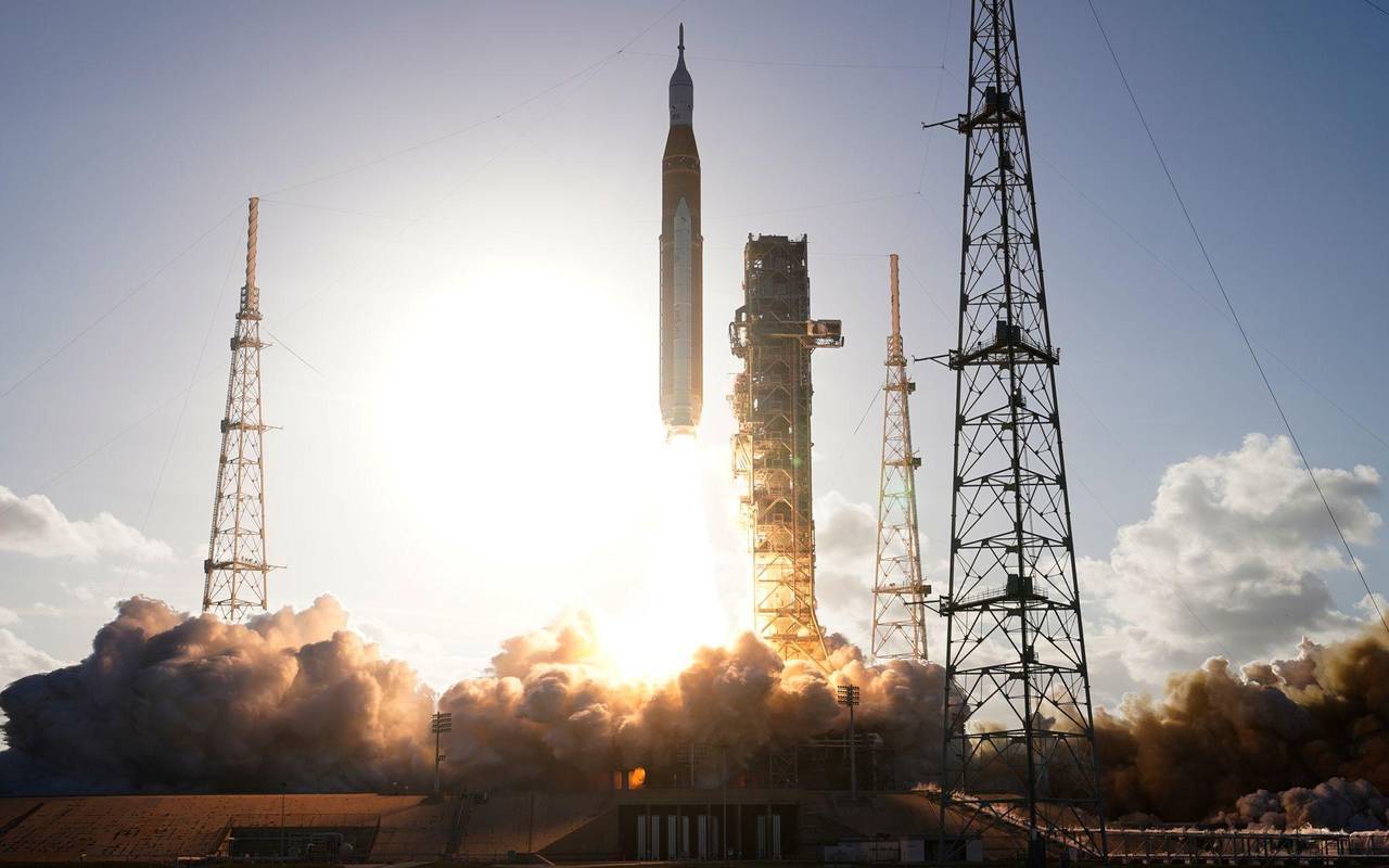 Artemis II SLS-Rakete der NASA mit dem Orion-Raumschiff startet