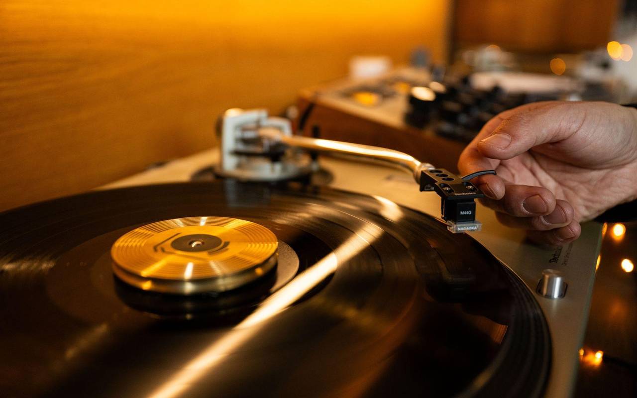 Listening Bar "Unkompress"