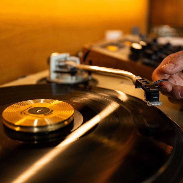 Listening Bar "Unkompress"