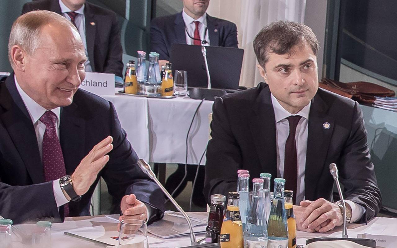 Wladimir Putin und Berater Surkow