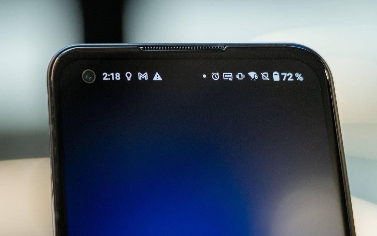 Eine weiße Statusanzeige eines Android-Handys