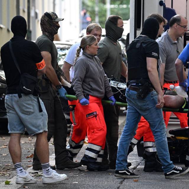 Großer Polizeieinsatz an Berufskolleg in Essen