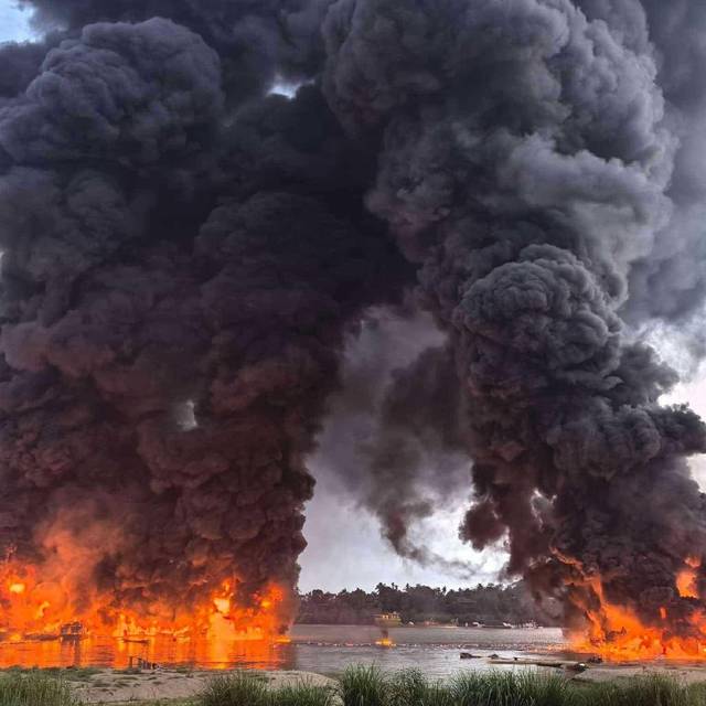 Großfeuer in Hafen in Myanmar