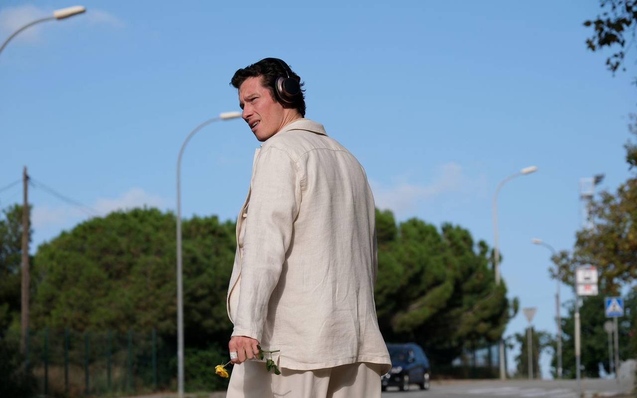 Kinostart - "Rosebush Pruning"