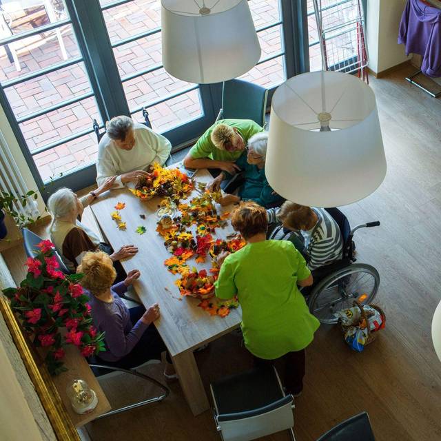 Bewohner einer Wohngemeinschaft für Demenzkranke