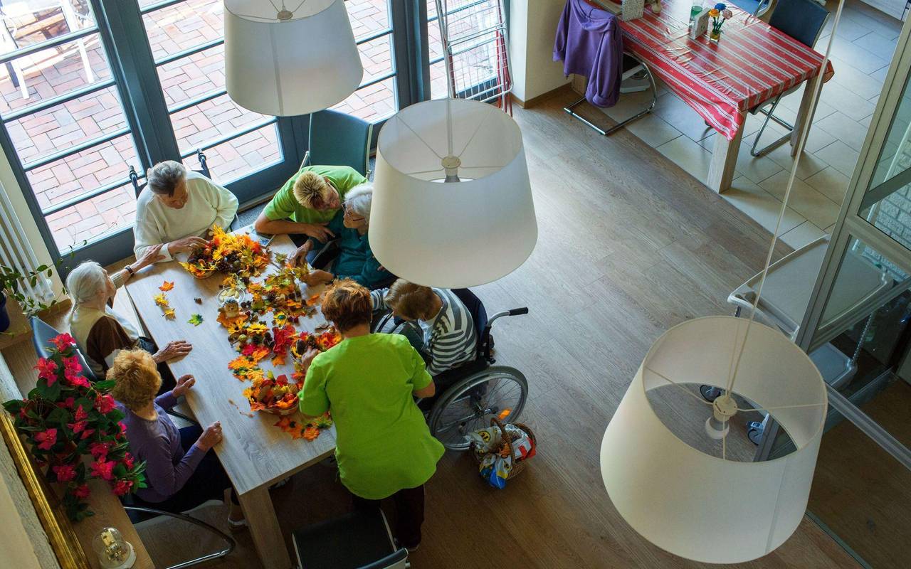 Bewohner einer Wohngemeinschaft für Demenzkranke