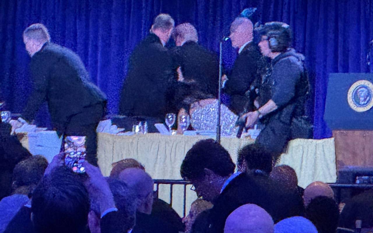 Secret Service Agenten reagieren während des White House Correspo