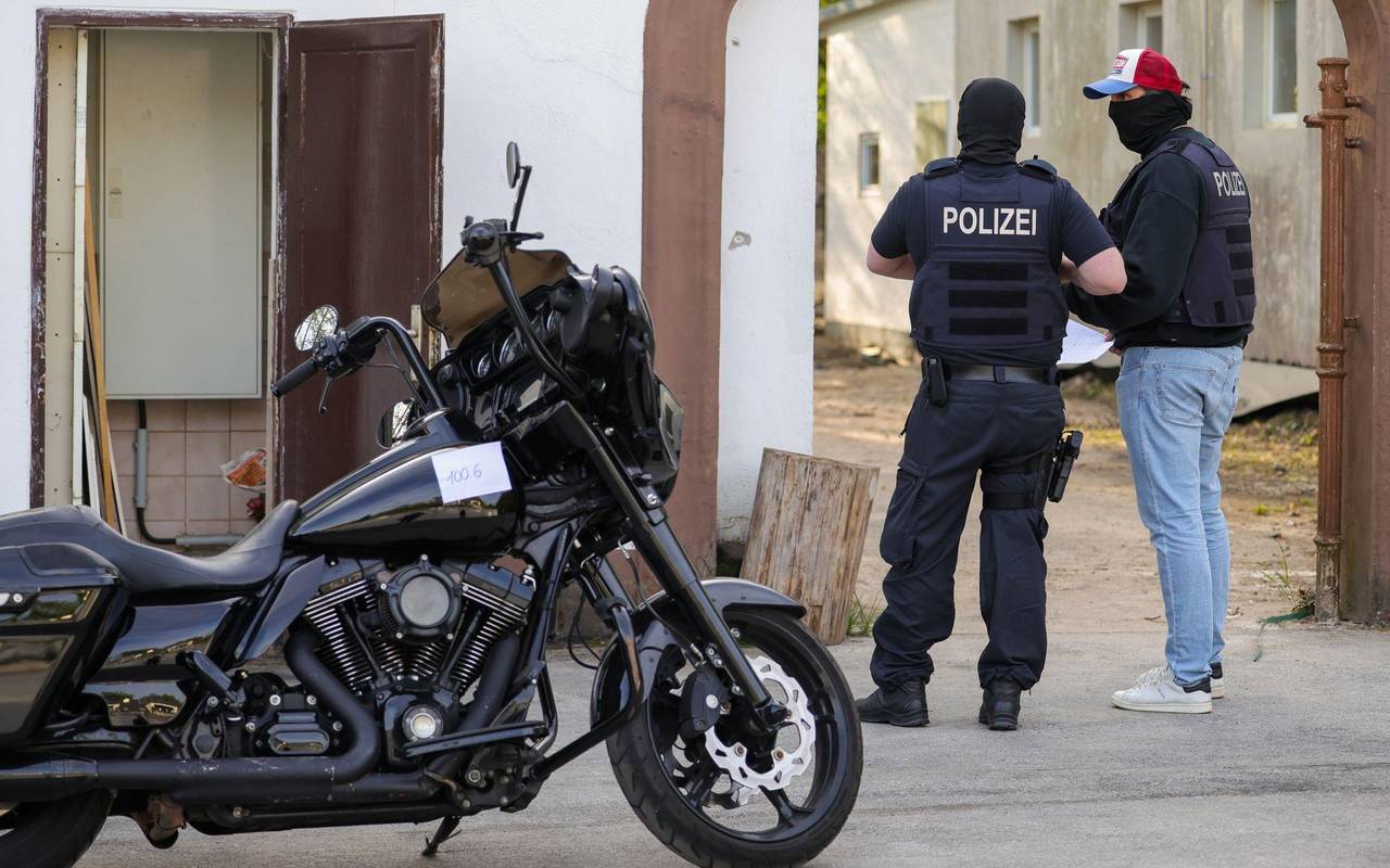 1.200 Polizisten bei Razzia gegen "Hells Angels" im Einsatz