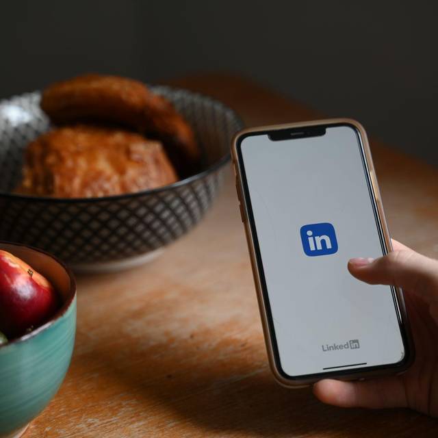 LinkedIn auf Handy