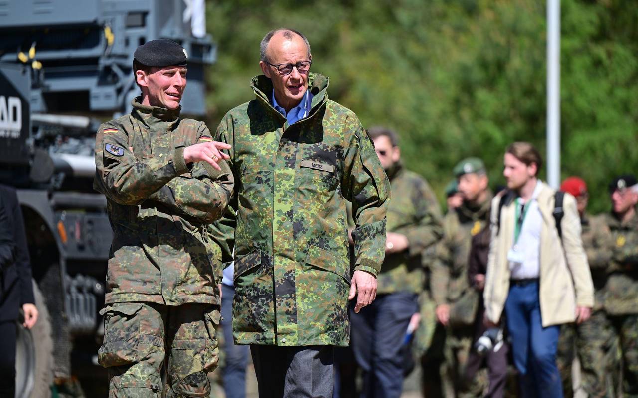 Bundeskanzler Merz besucht Bundeswehr in Munster