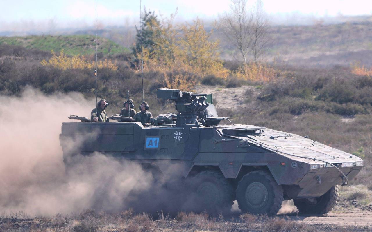 Bundeskanzler Merz besucht Bundeswehr in Munster