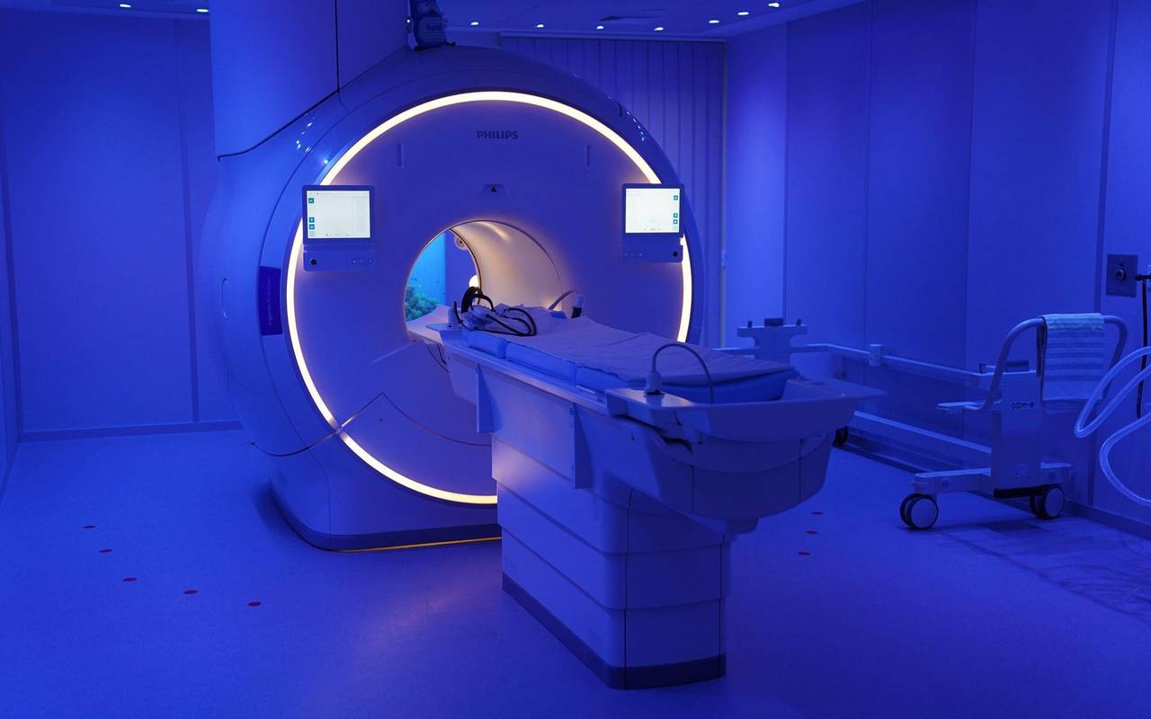 Blick auf Kernspintomograf in der Magnetresonanztomografie (MRT)