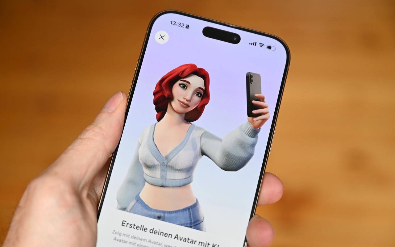 Ein Smartphone mit der Avatar-Funktion im Messenger von Meta