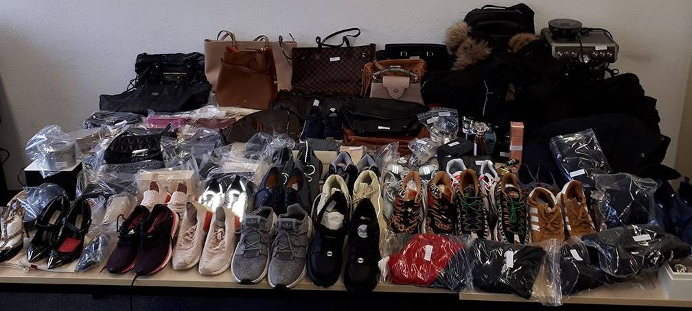 Diebische Paketdienst-Mitarbeiter