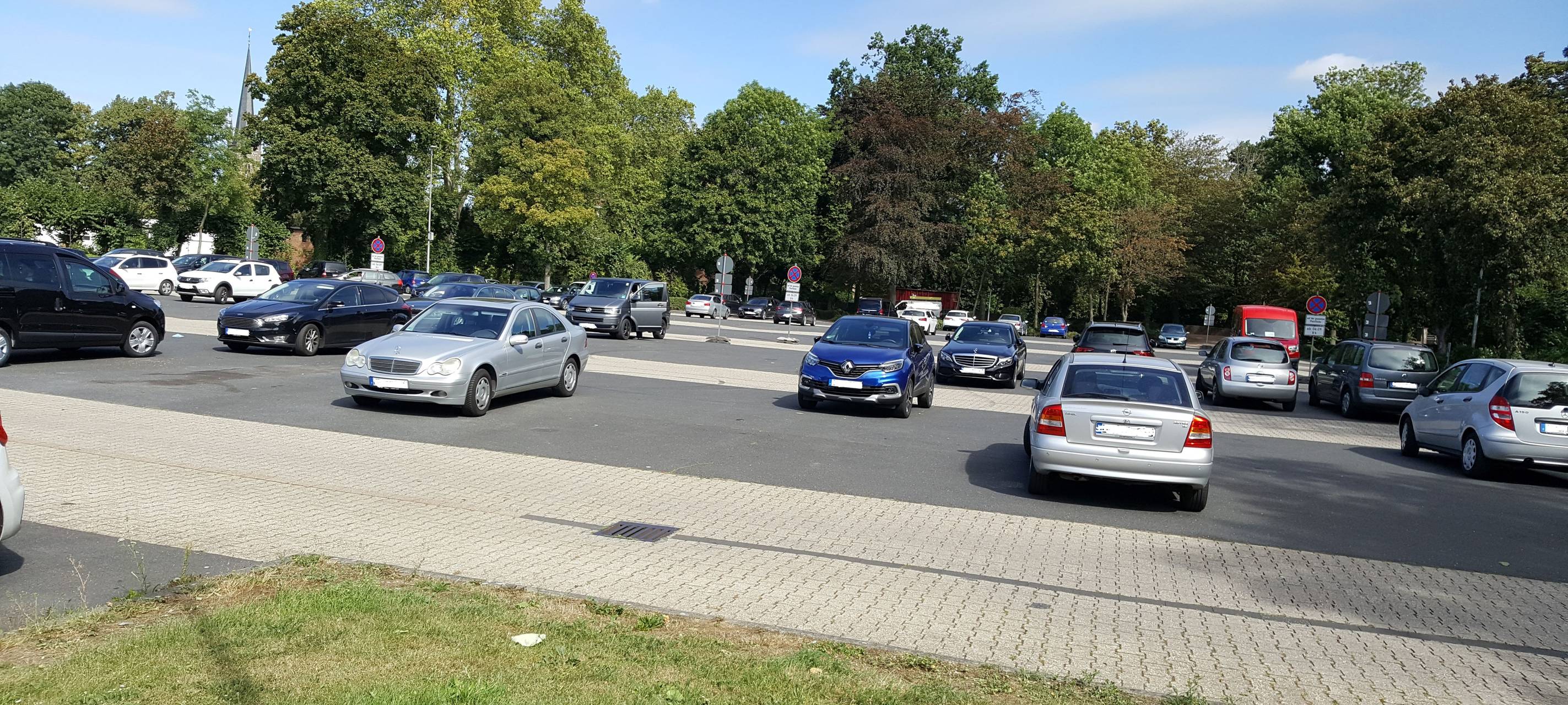 Bedburg: Zufahrt zum Schlossparkplatz gesperrt