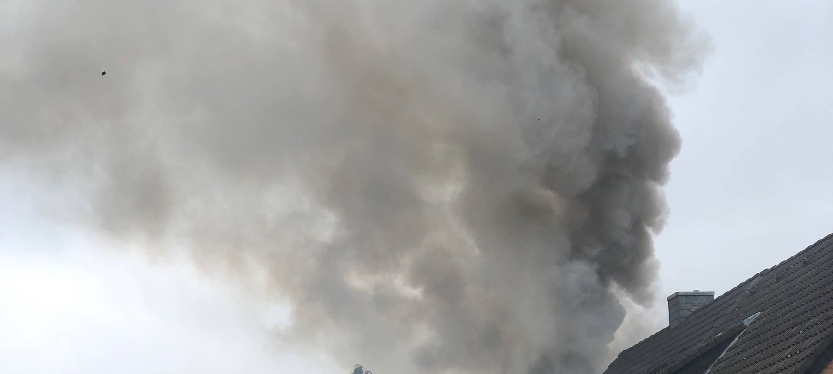 Großeinsatz: Brand in Einfamilienhaus in Niederaußem