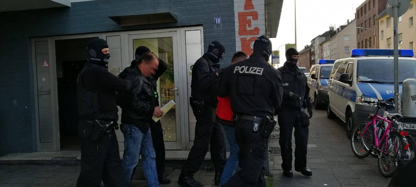 Kerpen: Bande von Schleusern und Steuerbetrügern?