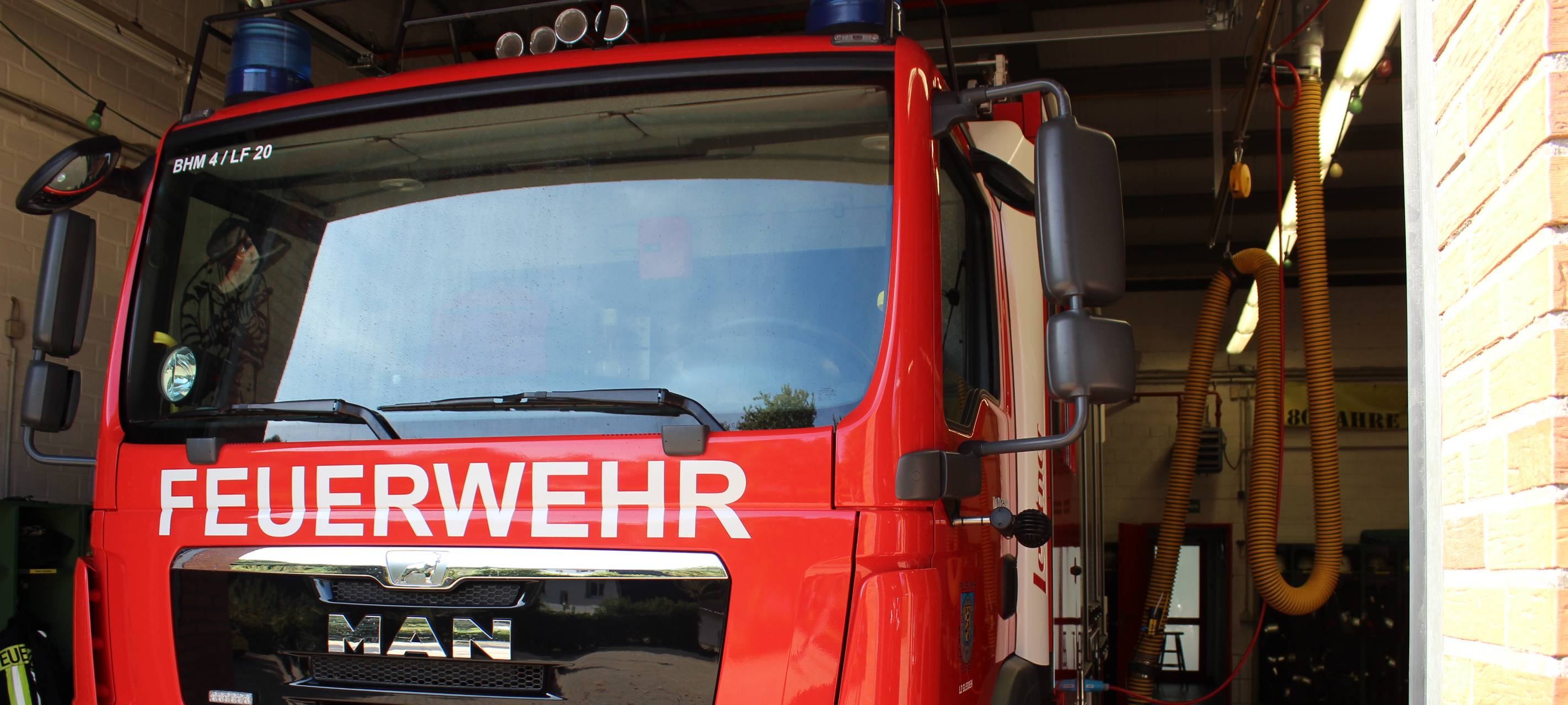 Brühl: Brand in Garage - ein Feuerwehrmann verletzt