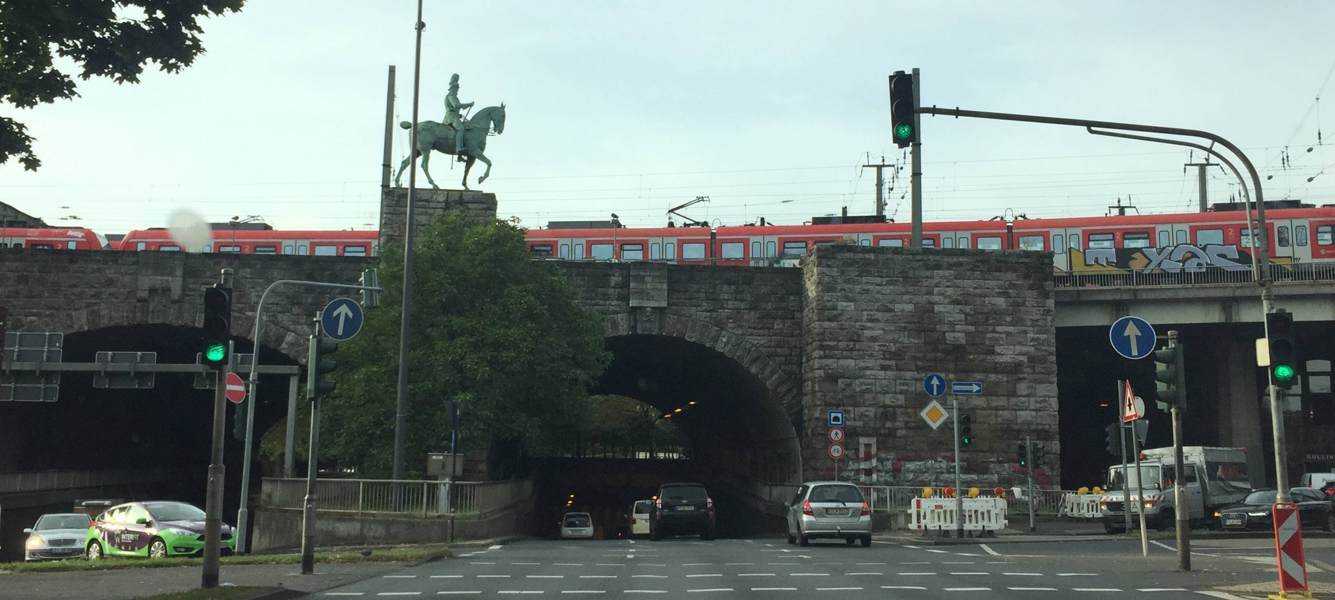 Köln: Lange Staus nach Unfall mit E-Scooter