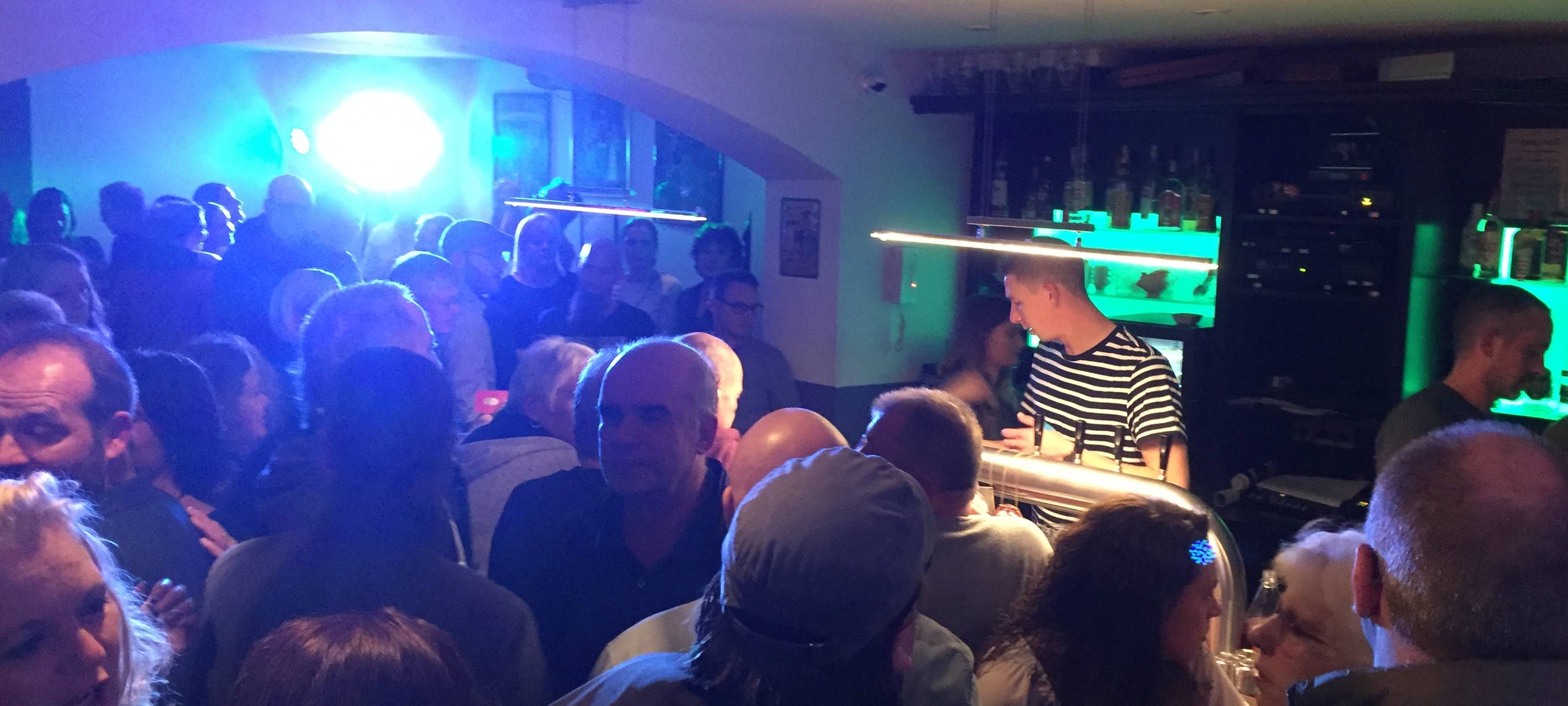 Dichtes Gedränge beim Brühler Kneipenfestival