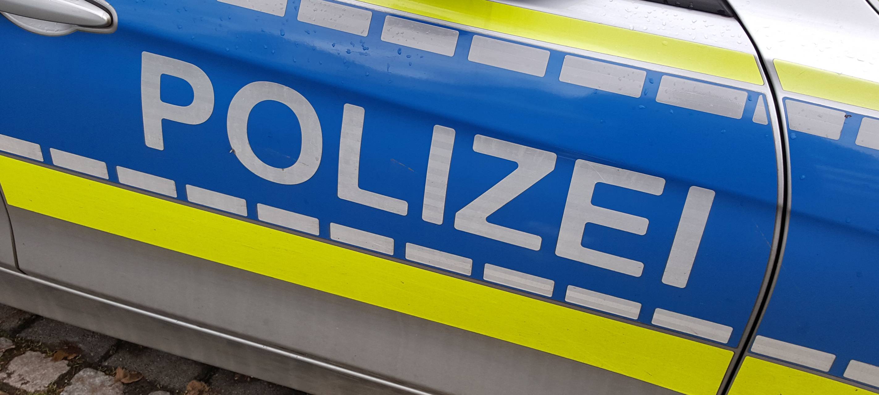 Köln: Mutmaßlicher Unfallfahrer rennt nackt davon