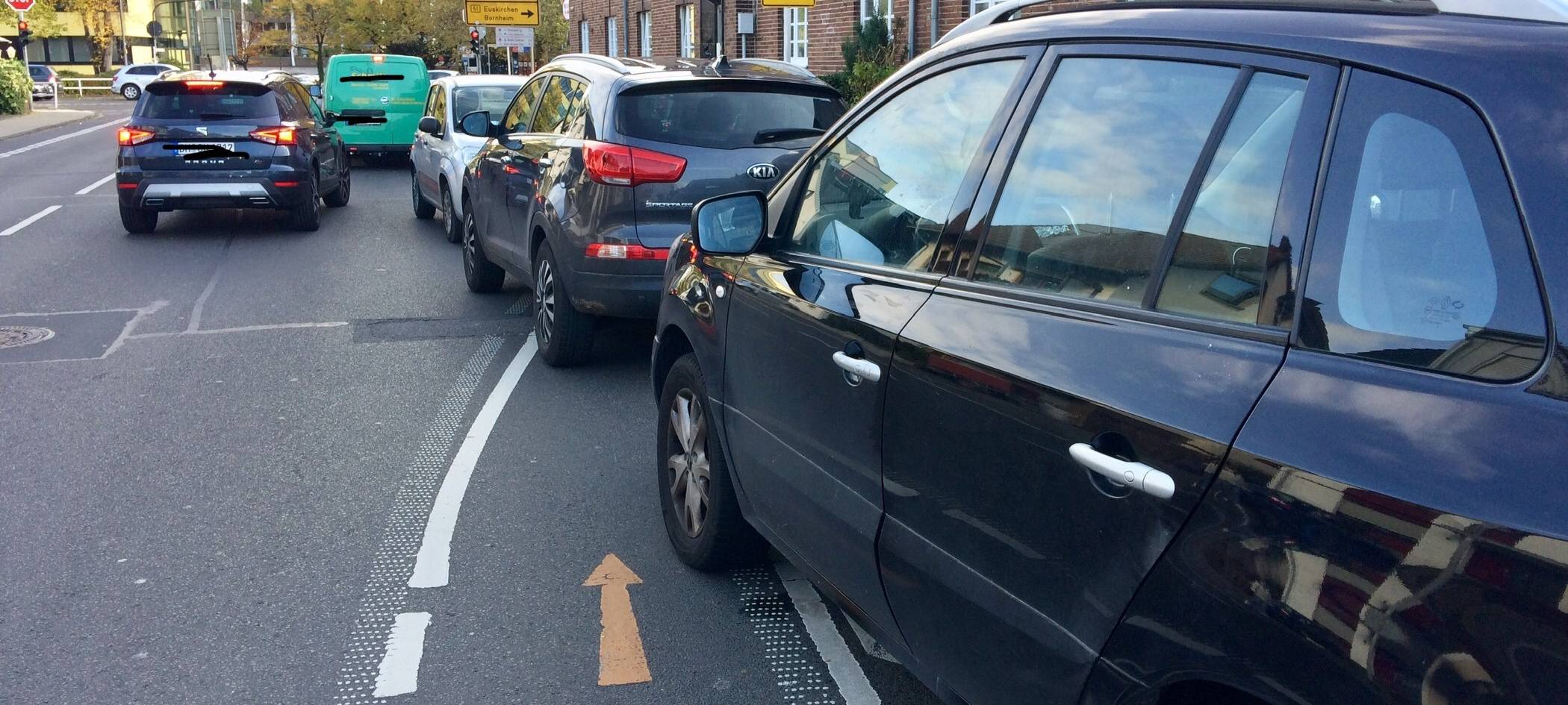Köln: Polizei macht Radfahrern den Weg frei