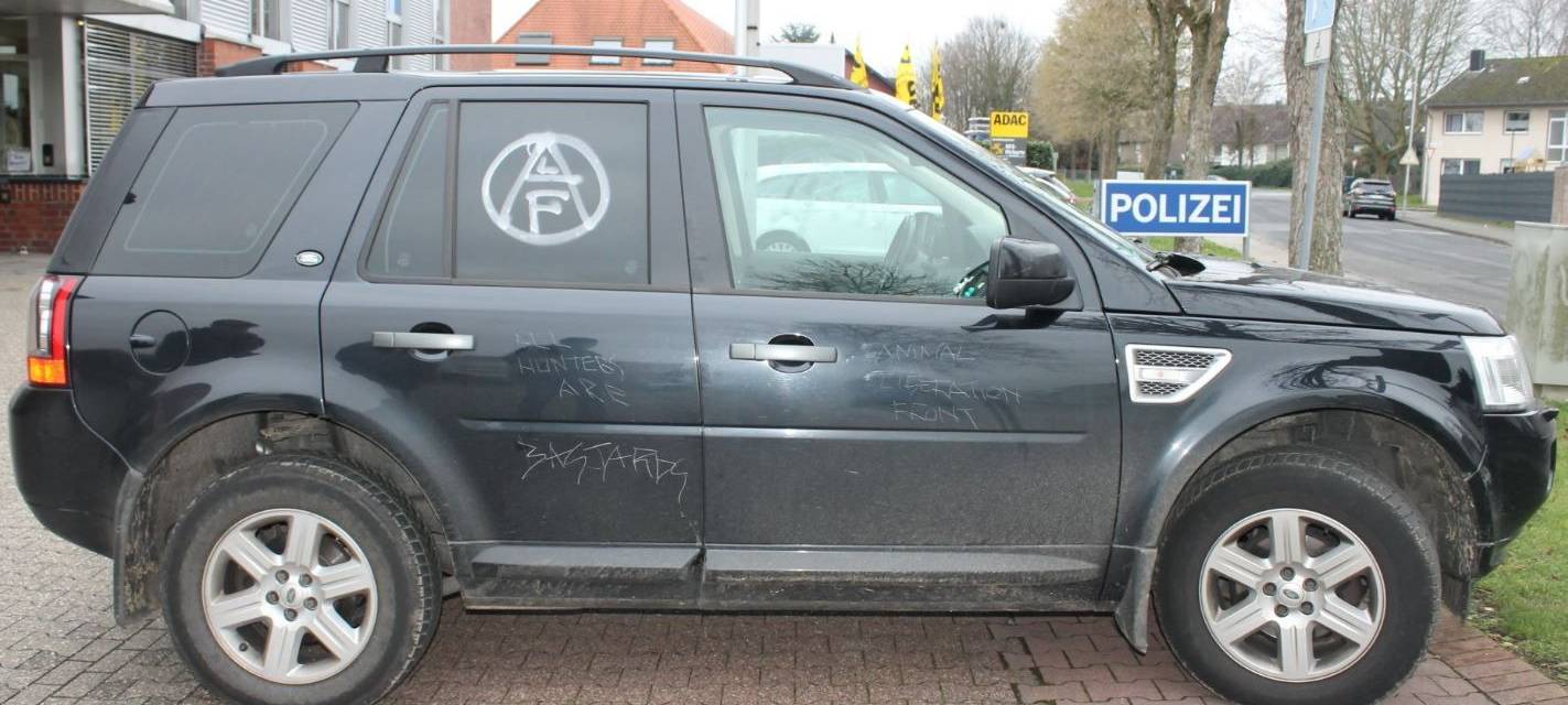 Auto am Hambacher Forst beschädigt